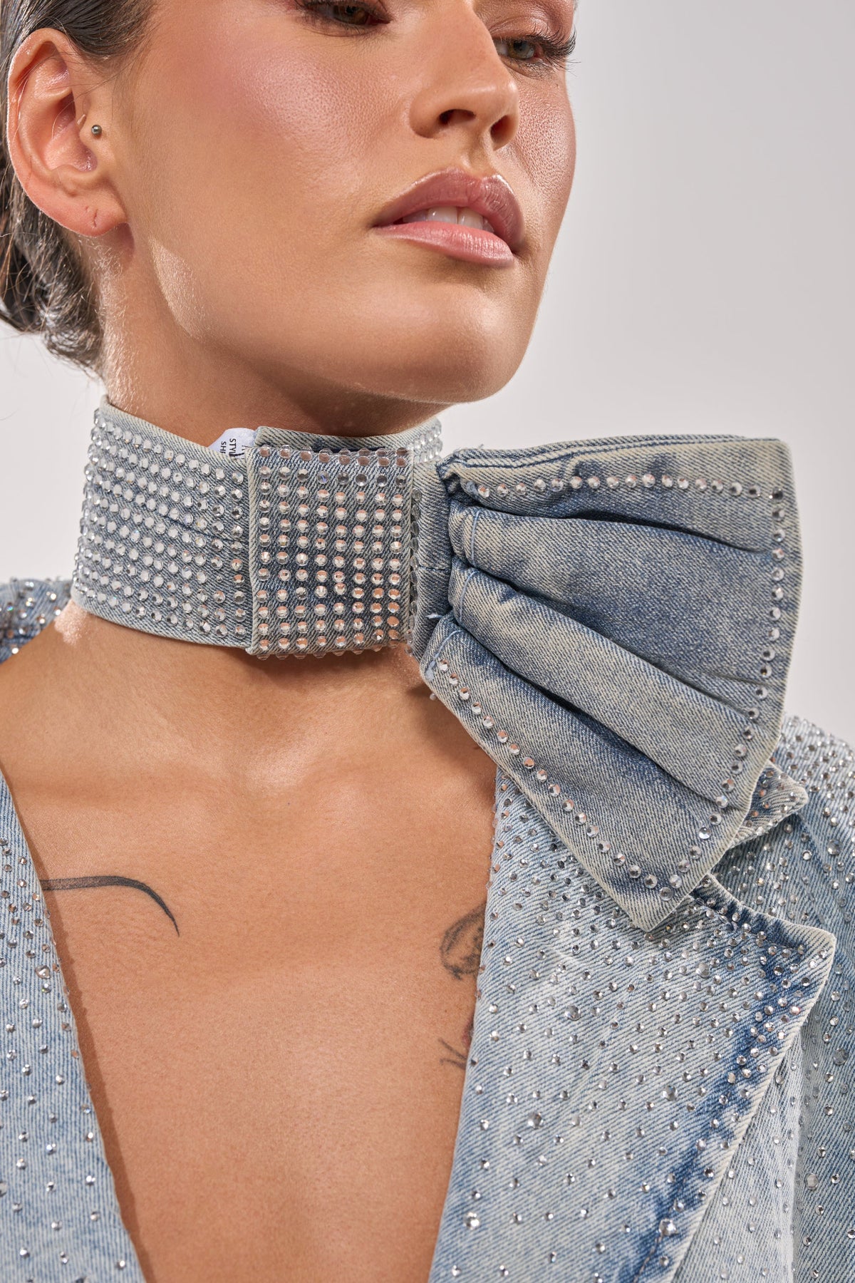 WITH A BOW DENIM NECKLACE