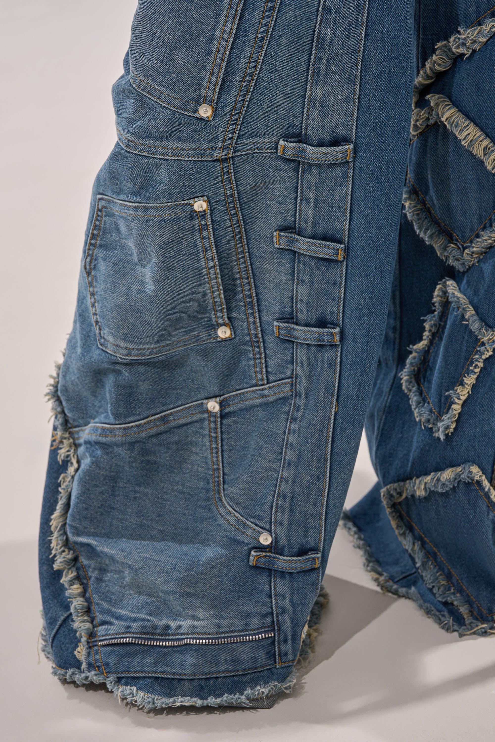 MIXED MATCH RELAXED DENIM