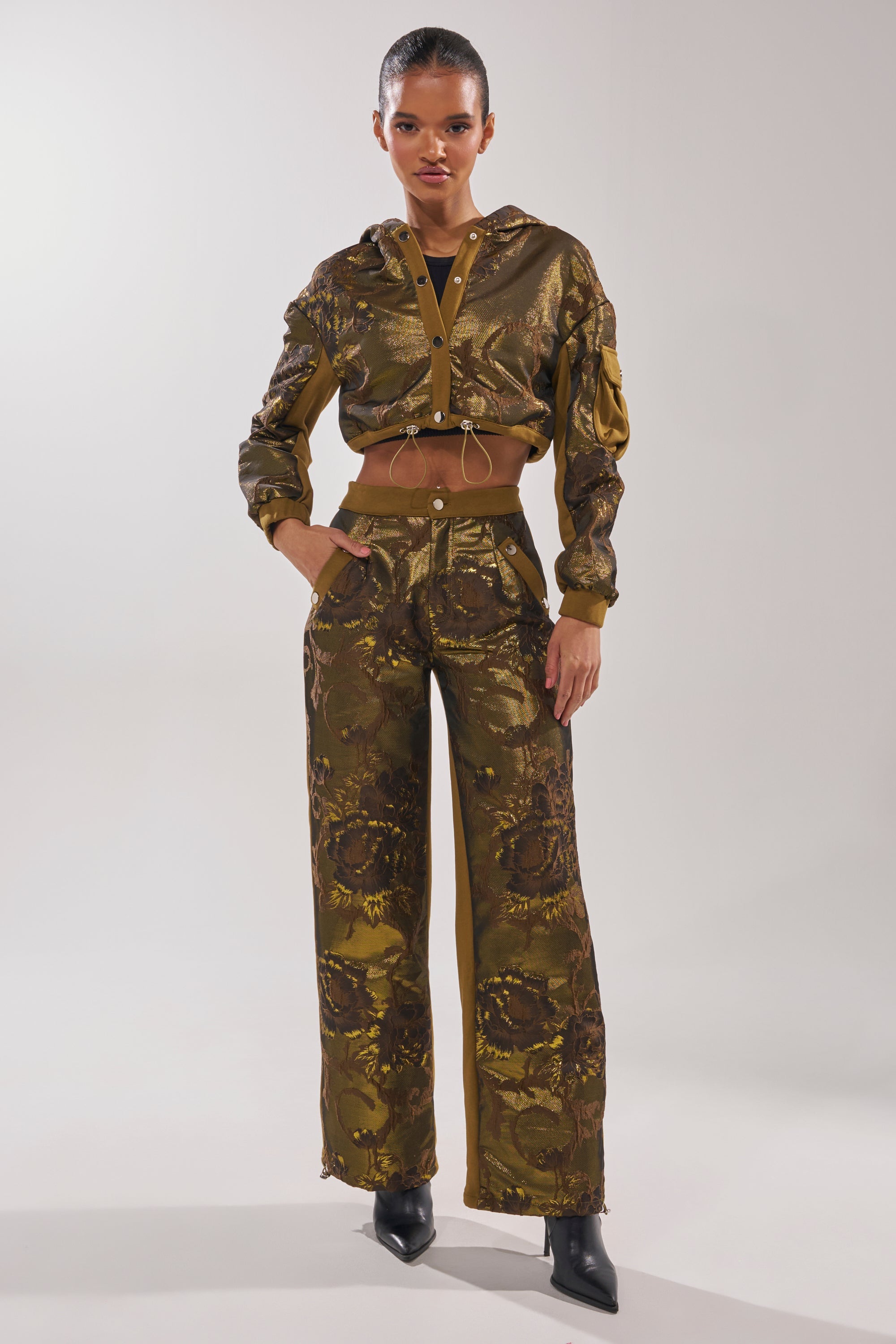 YOU KNOW IT BABY CROP BUTTON DOWN