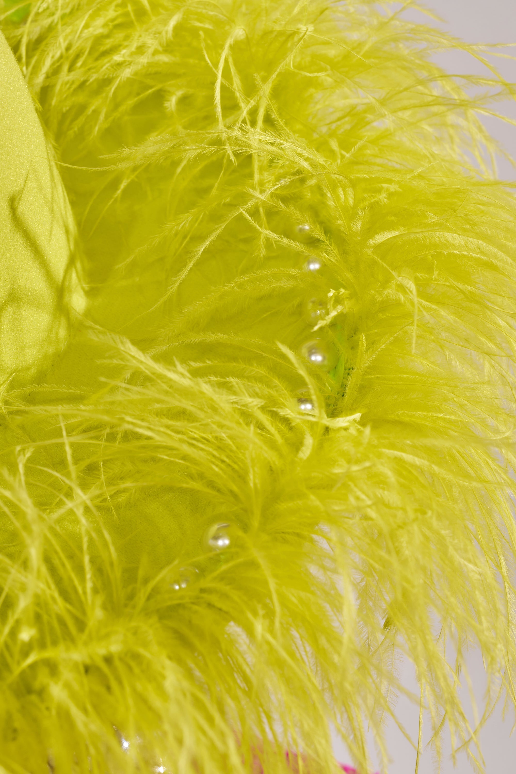 FEEL IT FEATHER BRIM HAT IN GREEN