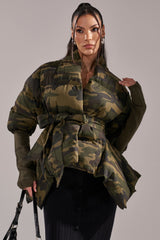 RIB SLEEVE PEPLUM PUFFER IN CAMO