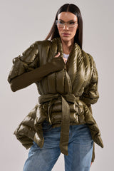 RIB SLEEVE PEPLUM PUFFER IN OLIVE