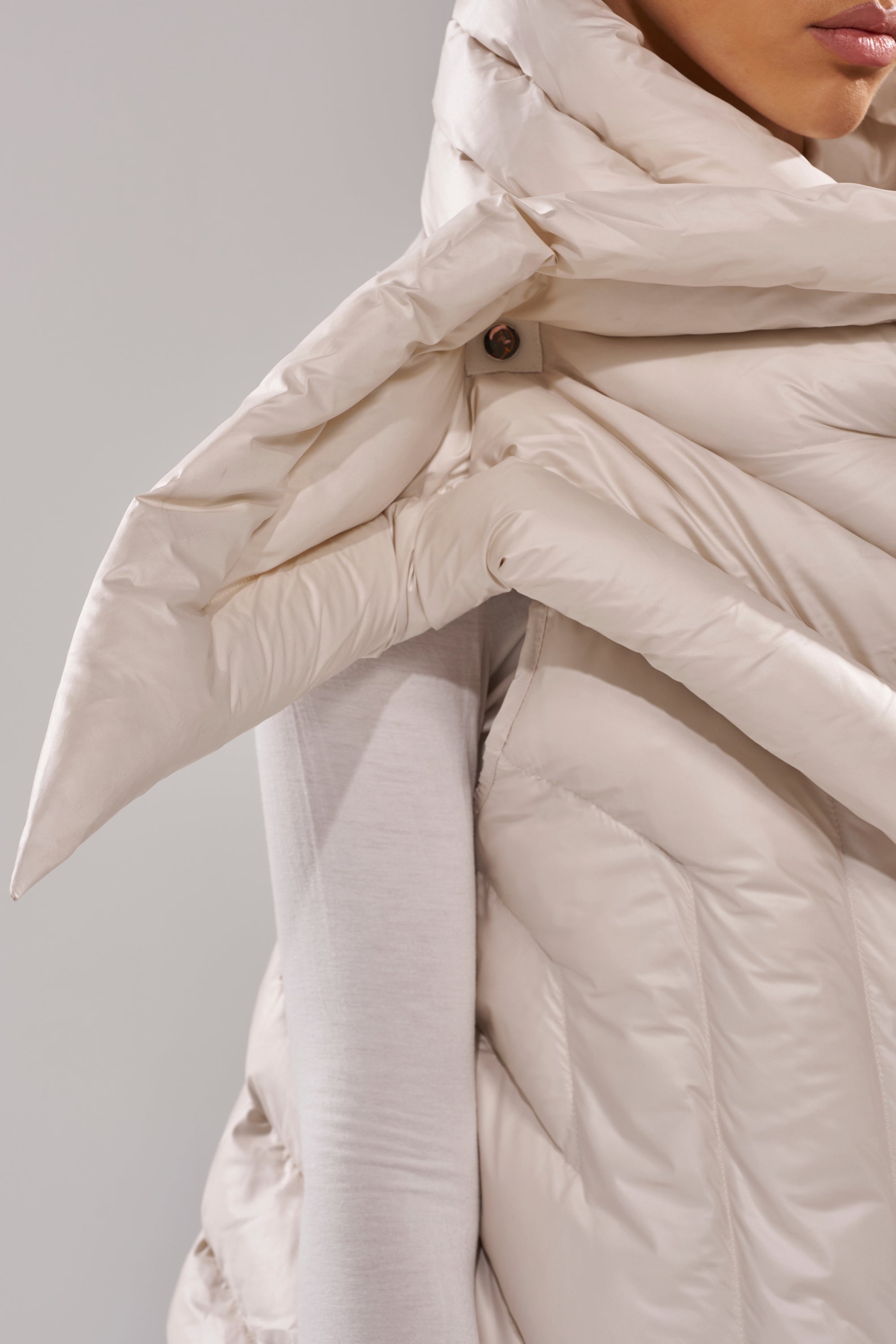 FOR THE DRAMA PUFFER VEST IN IVORY