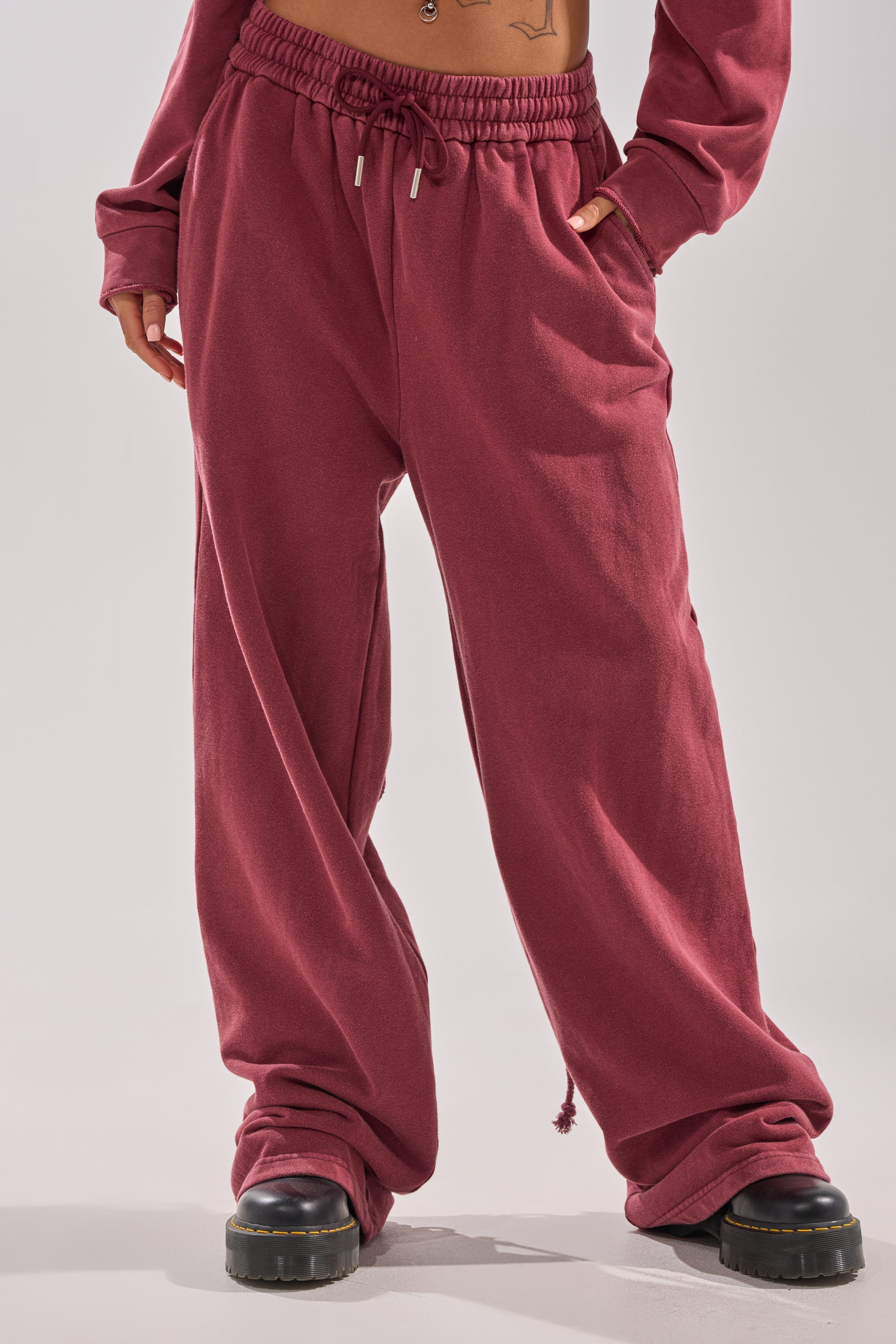 LACED UP FOR GOOD JOGGER IN PLUM