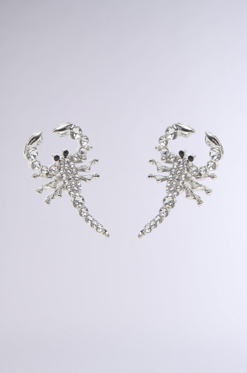 CLAWS UP EARRING