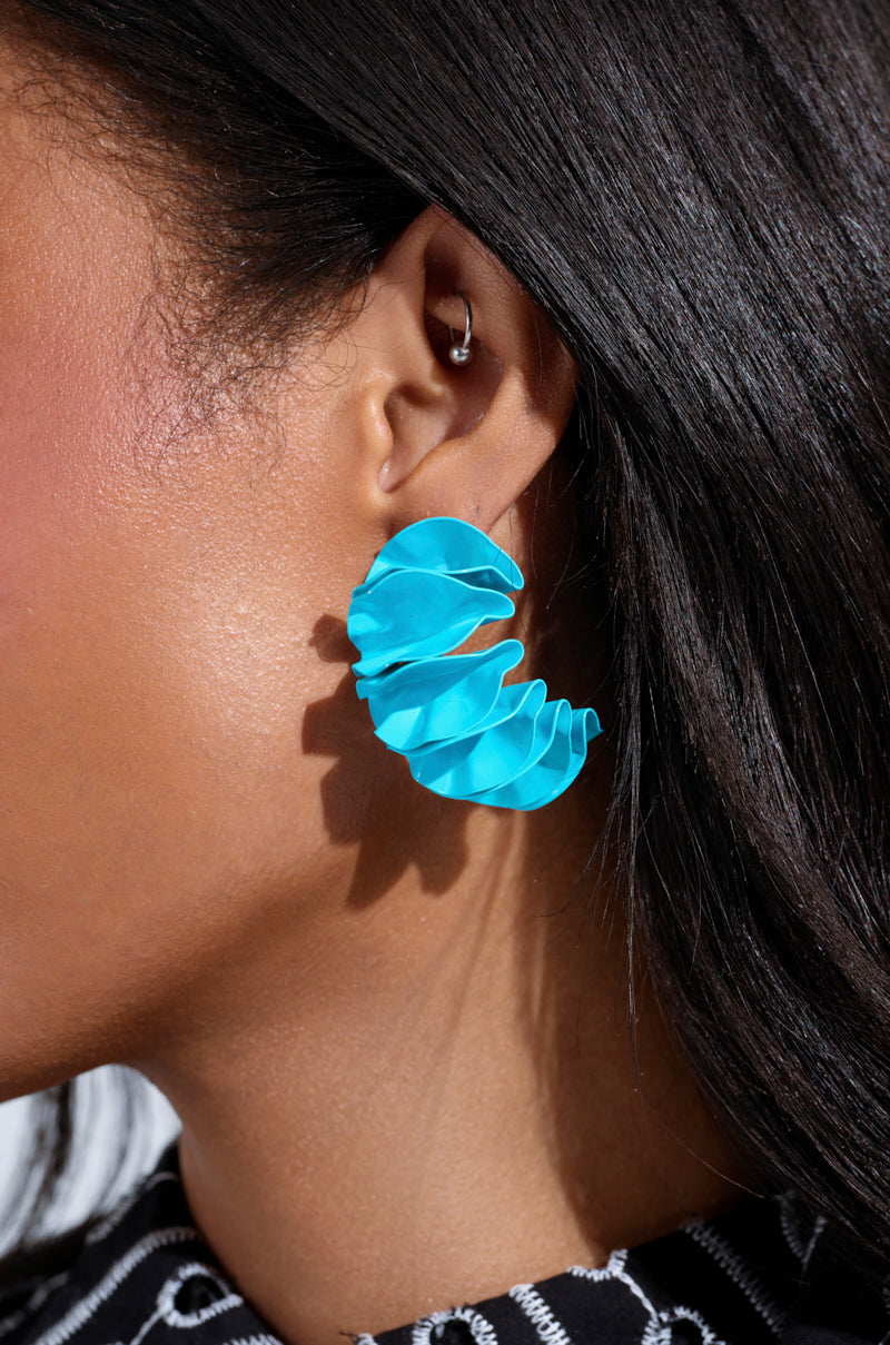 FANNED OUT EARRING