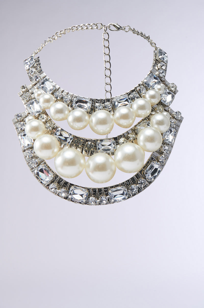 PRETTY IN PEARLS NECKLACE