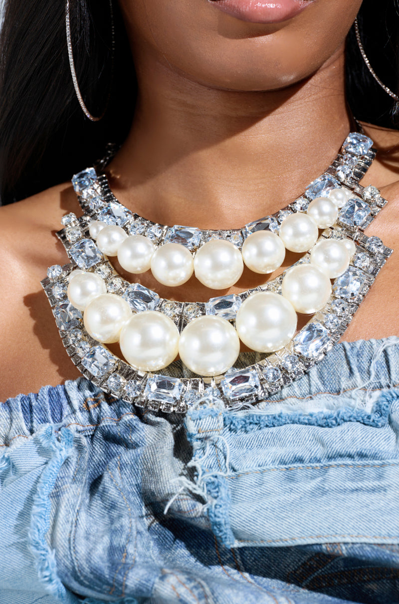PRETTY IN PEARLS NECKLACE