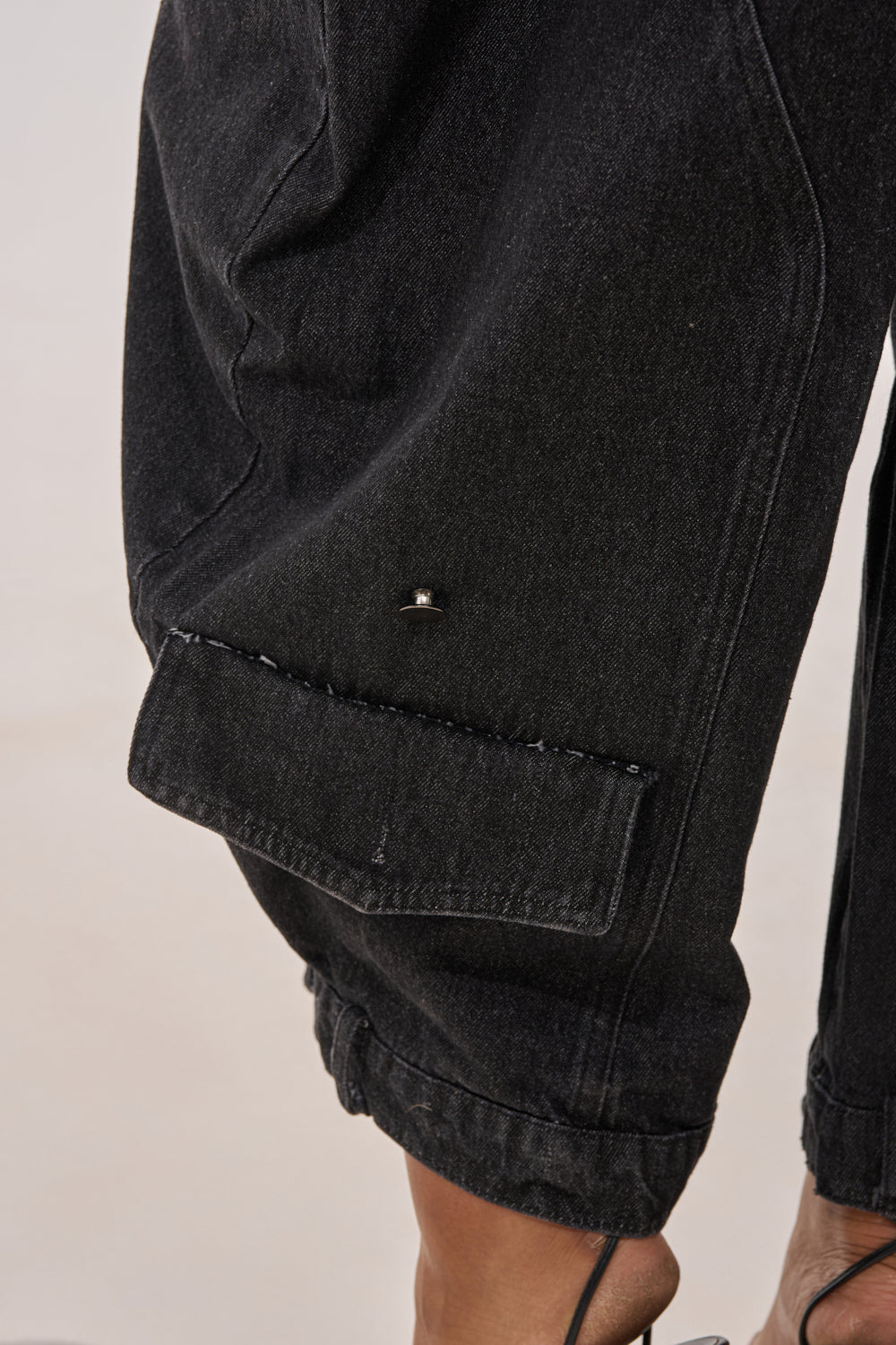 IZZY RELAXED DENIM IN BLACK WASH
