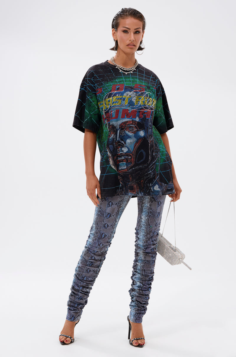 FIRST ROW METAVERSE OVERSIZED GRAPHIC TEE