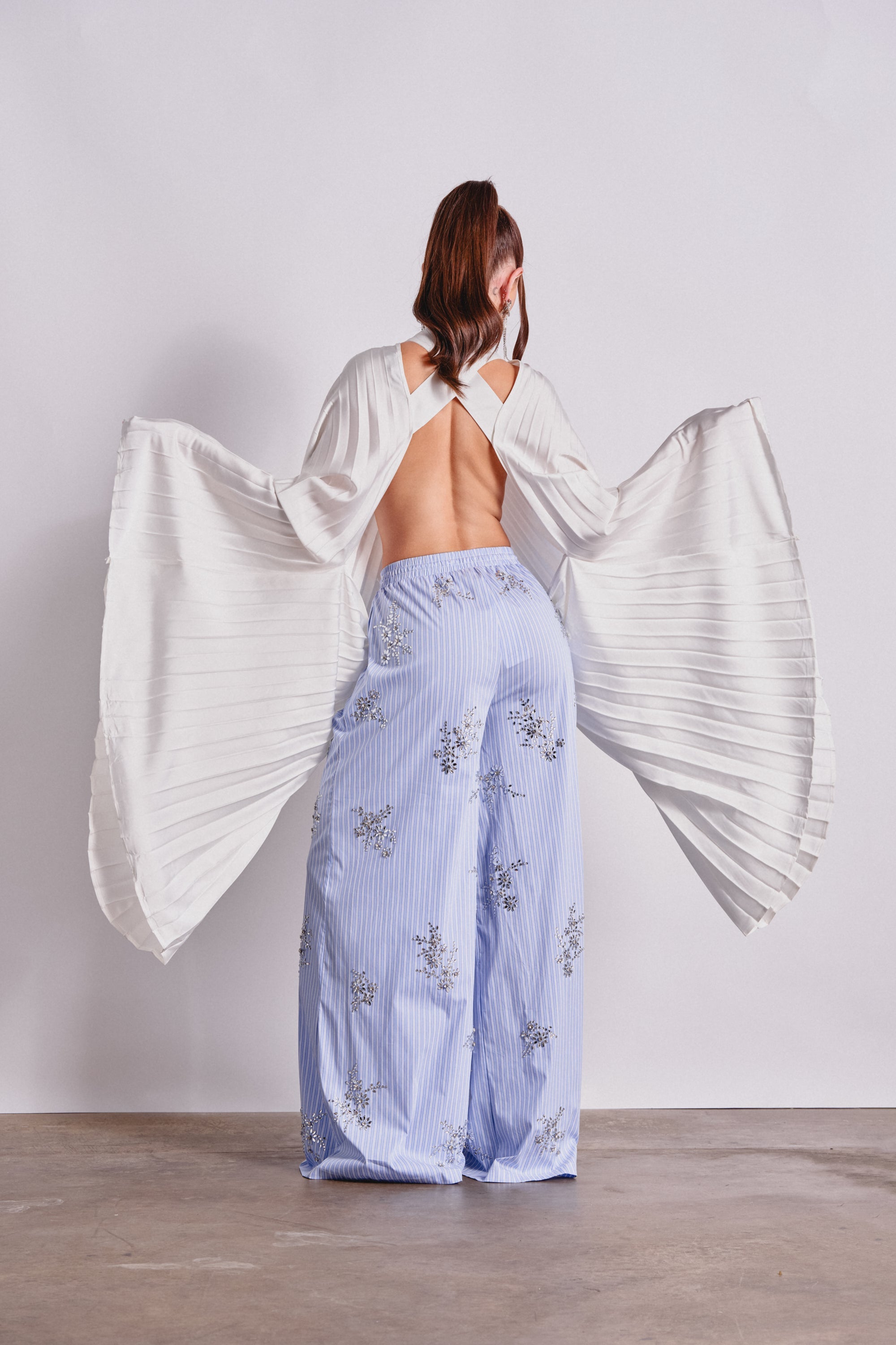 FARAH DRAPED PLEATED CAPE TOP IN WHITE