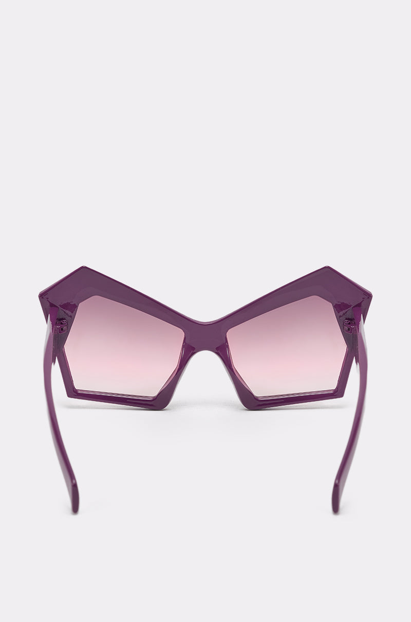 ON TREND SUNGLASSES