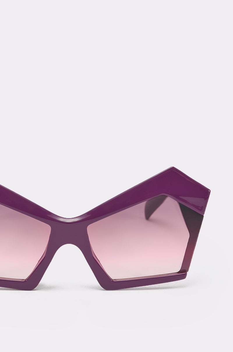 ON TREND SUNGLASSES