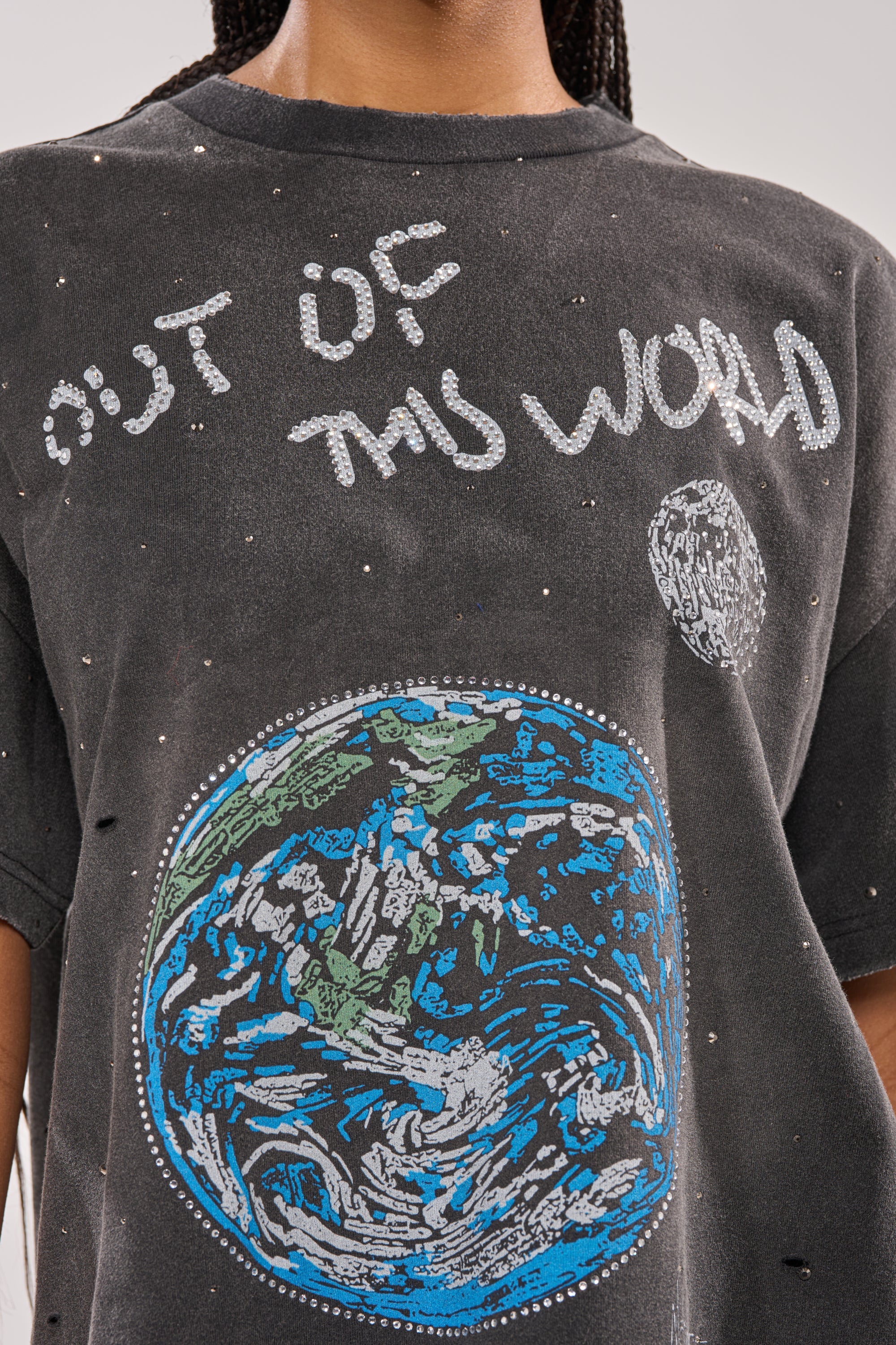 OUT OF THIS WORLD GRAPHIC TEE