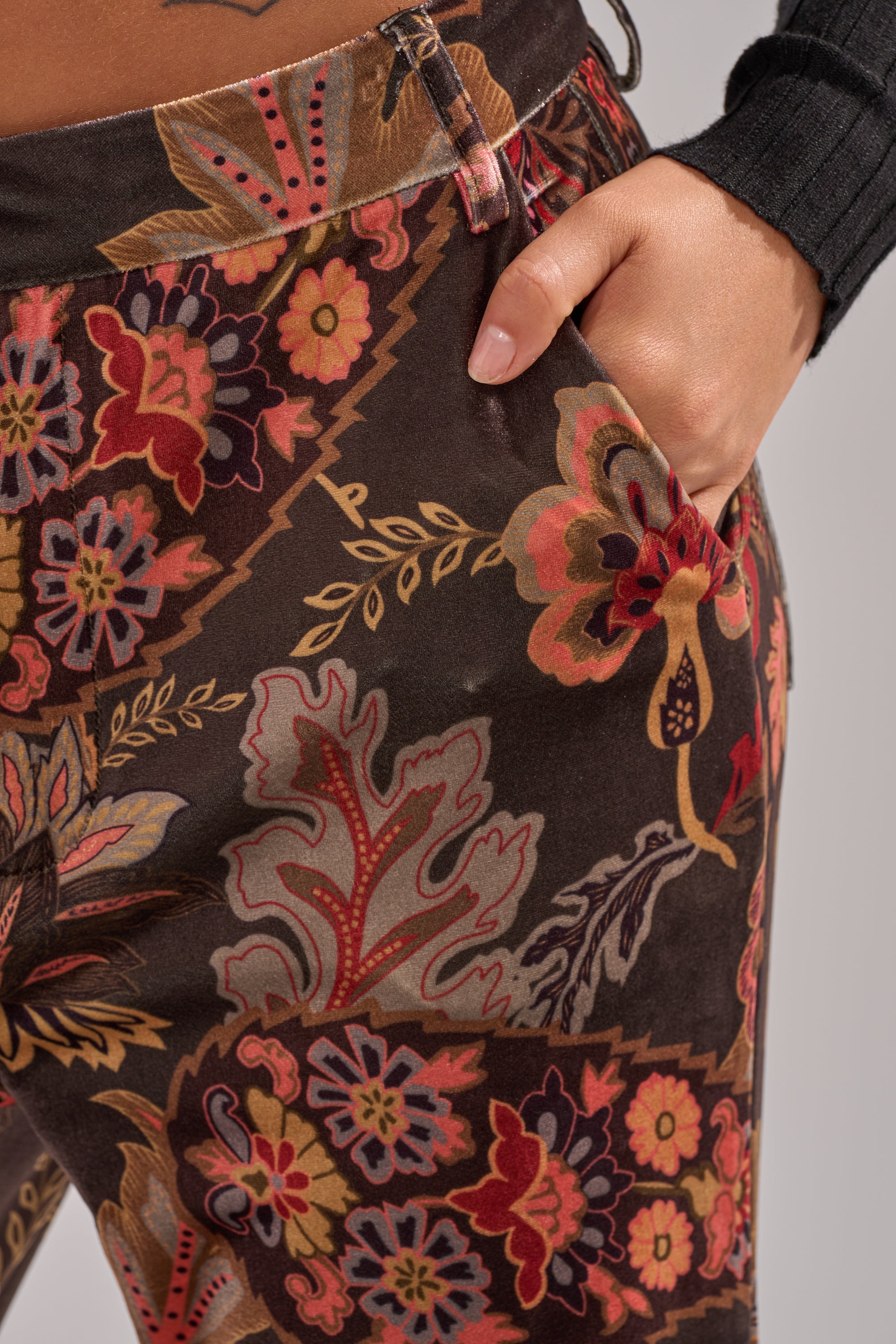 FALLING IN LOVE FLORAL TROUSER