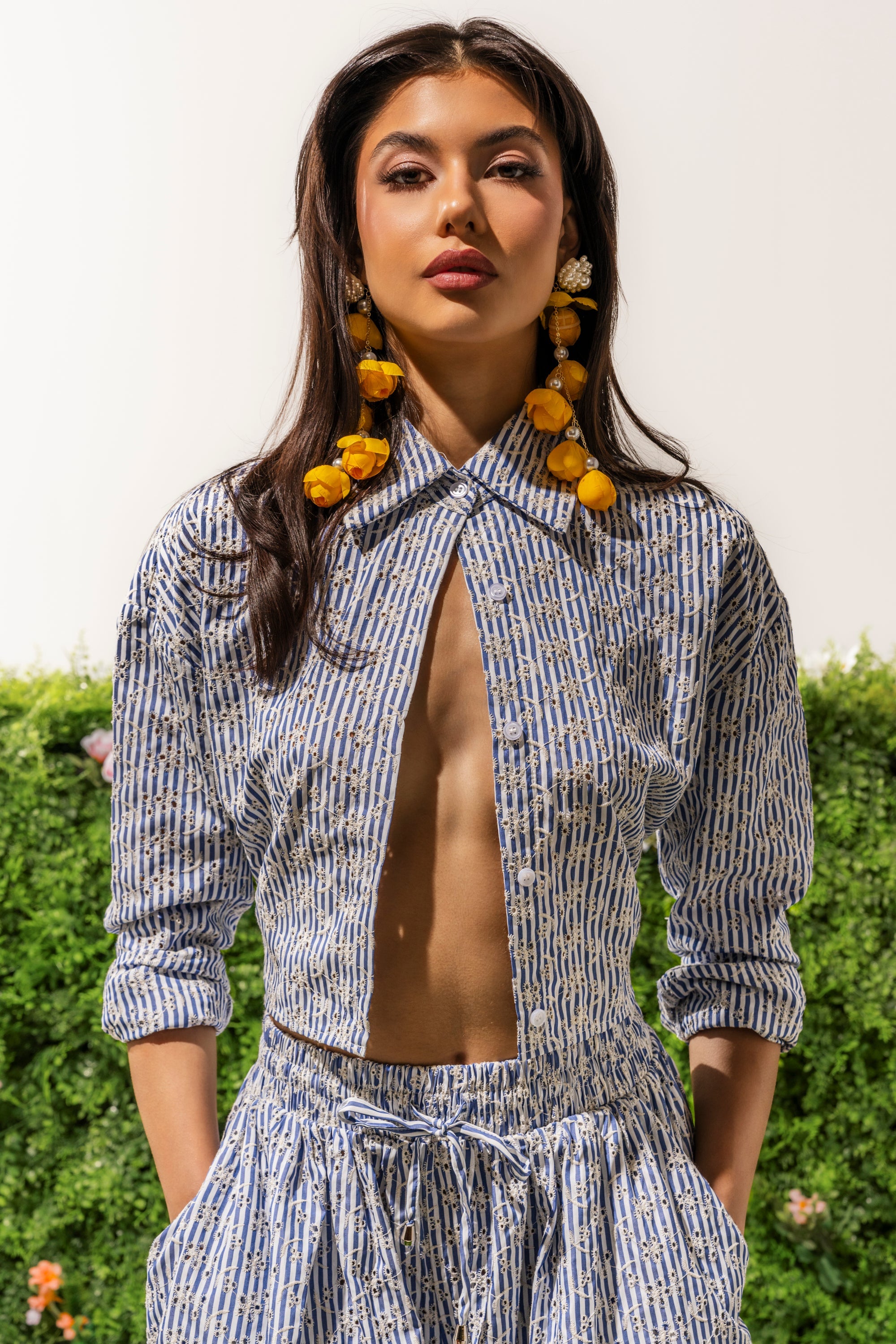 BLOSSOM CROP BUTTON DOWN