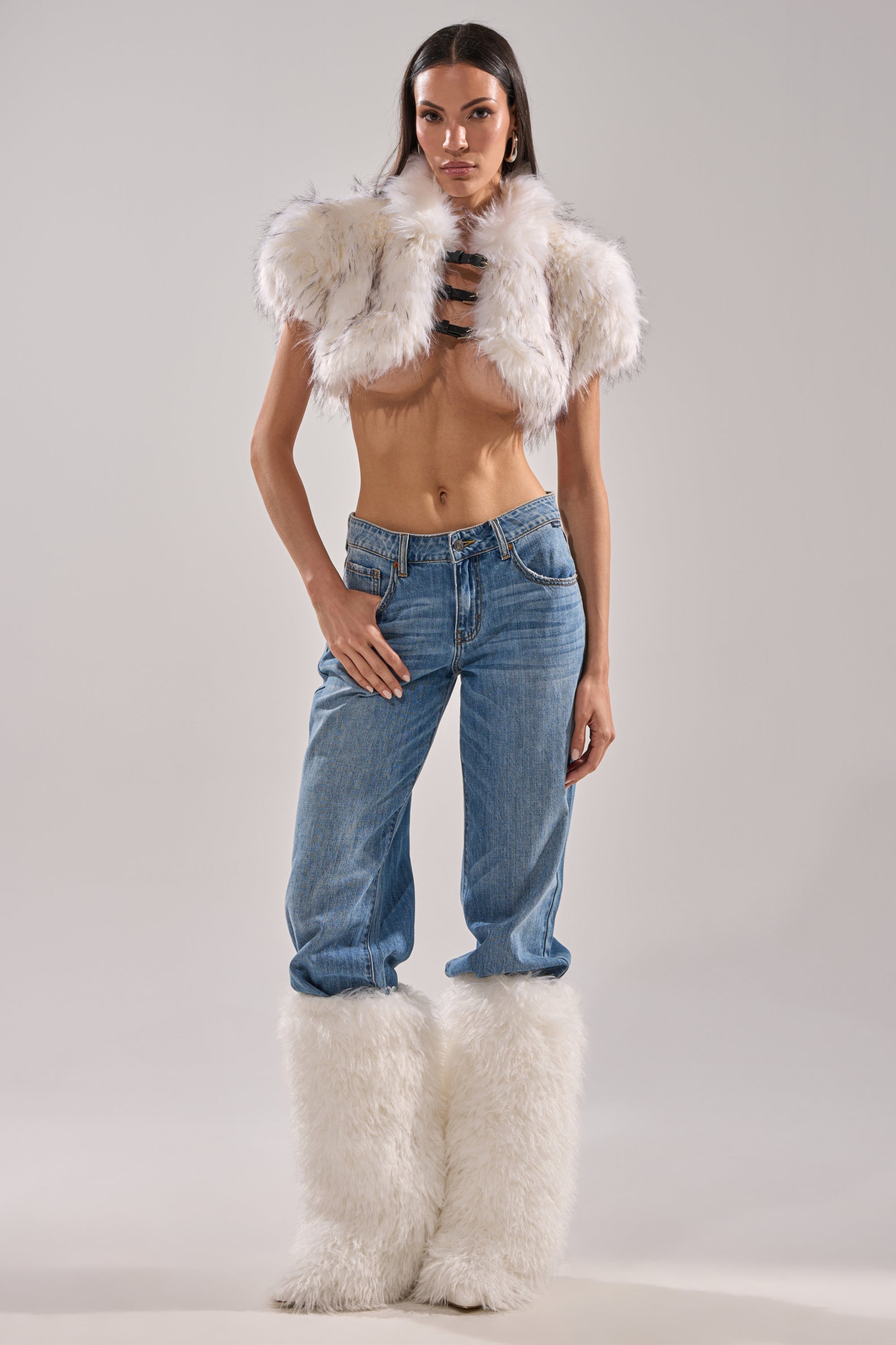 LUXE LIFE FAUX FUR SHAWL IN WHITE