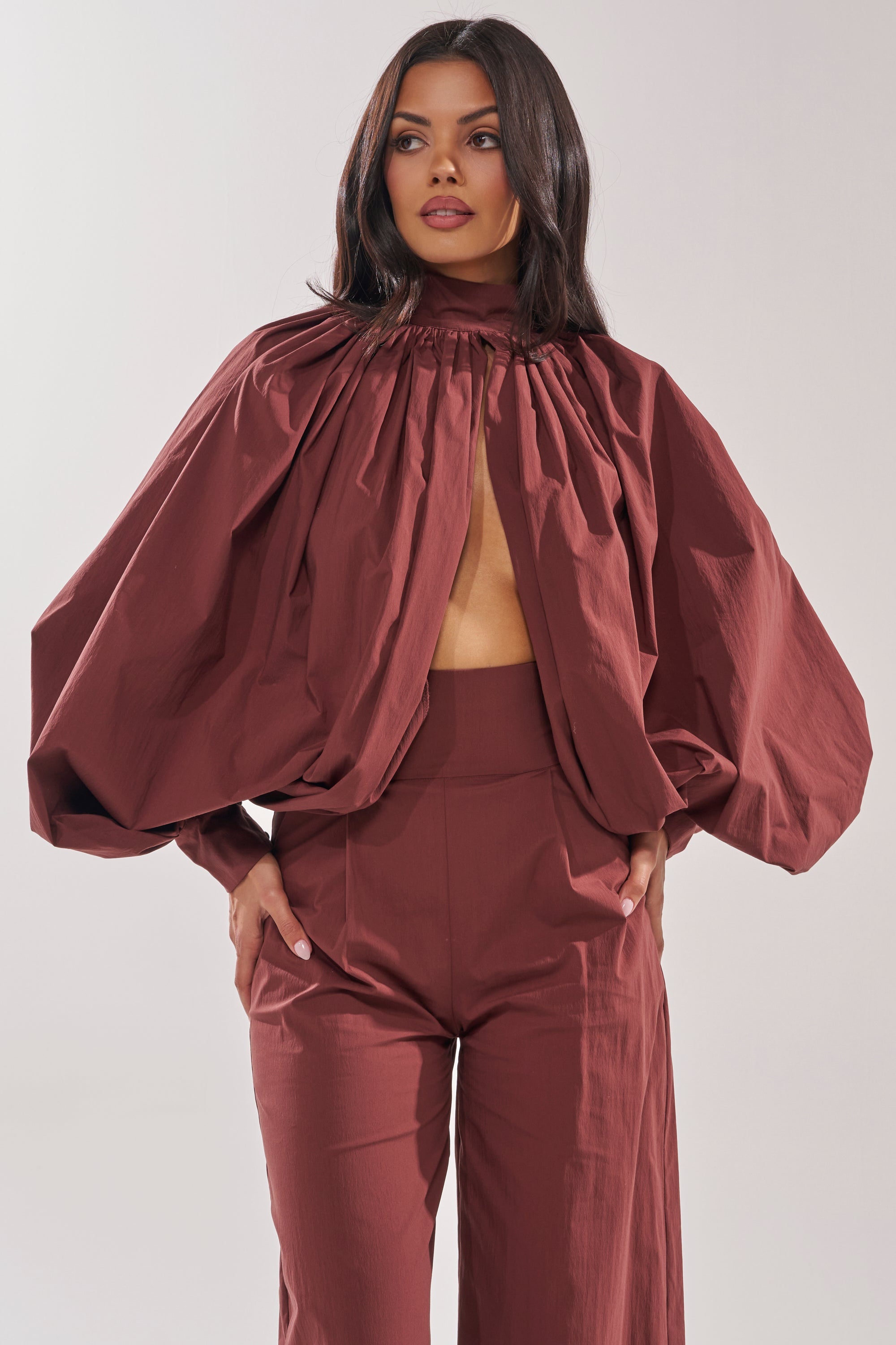 GOLD COAST BALLOON SLEEVE BLOUSE IN BROWN