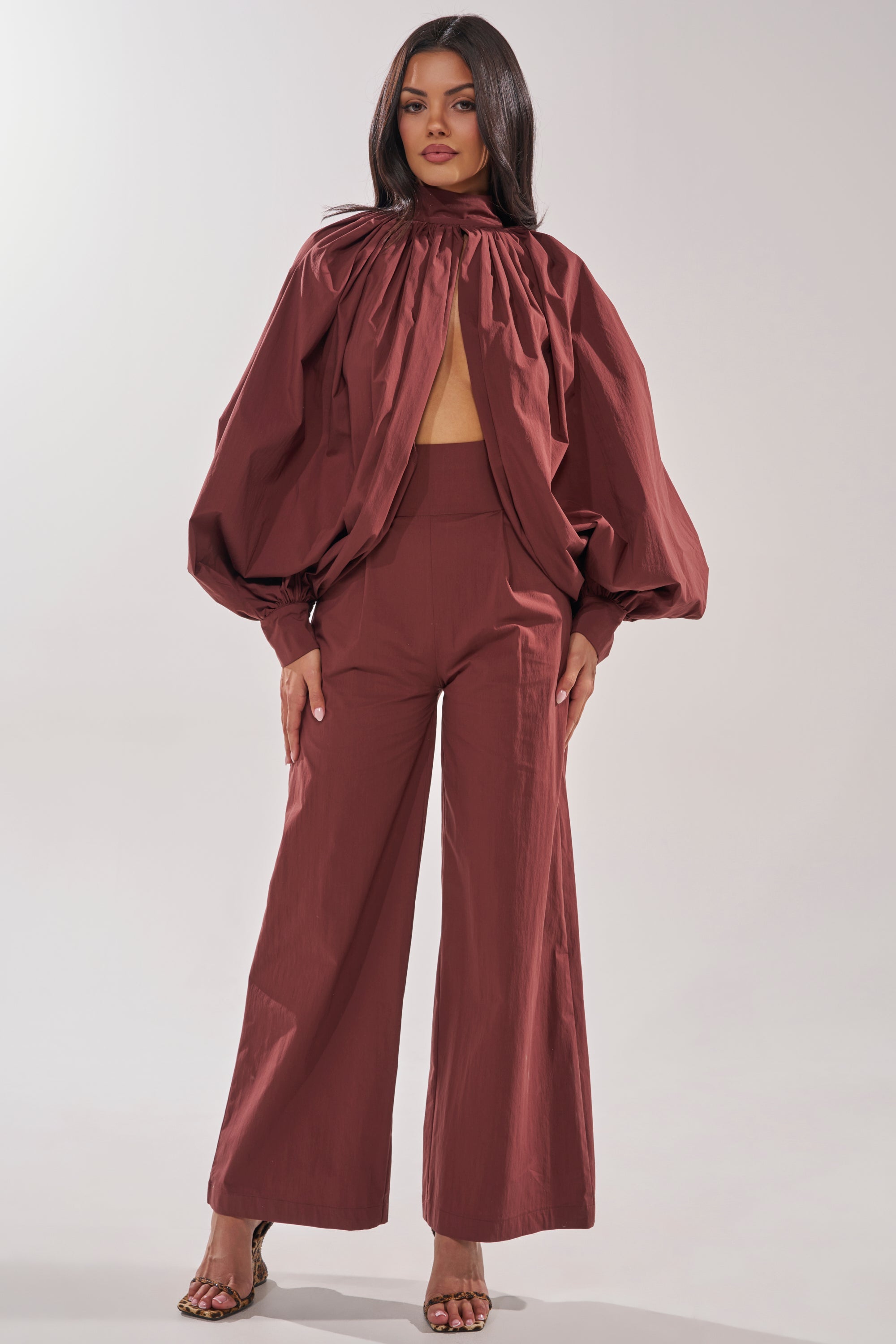 GOLD COAST BALLOON SLEEVE BLOUSE IN BROWN