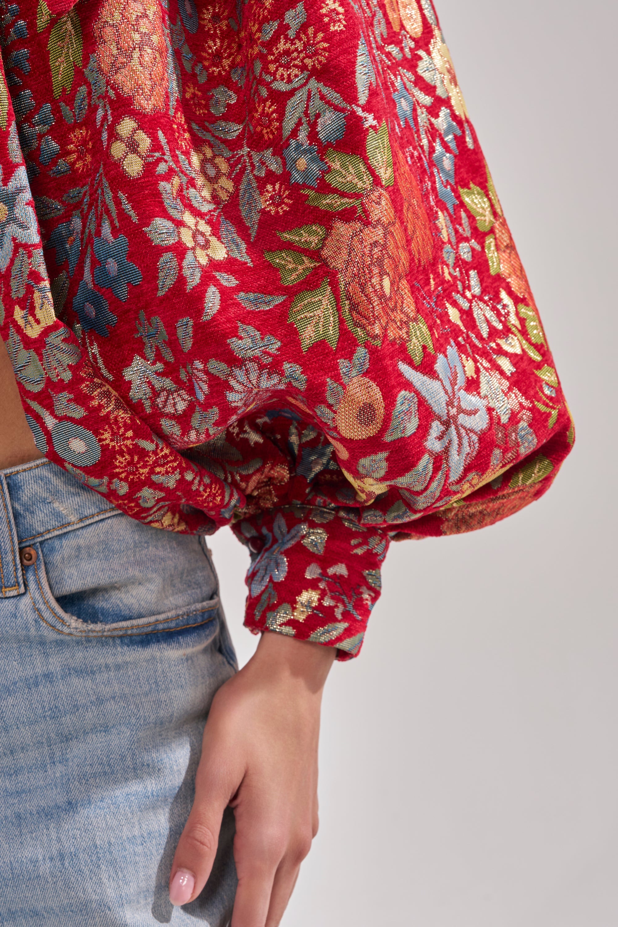 ETHEREAL FLORAL PUFF SLEEVE BROCADE TOP