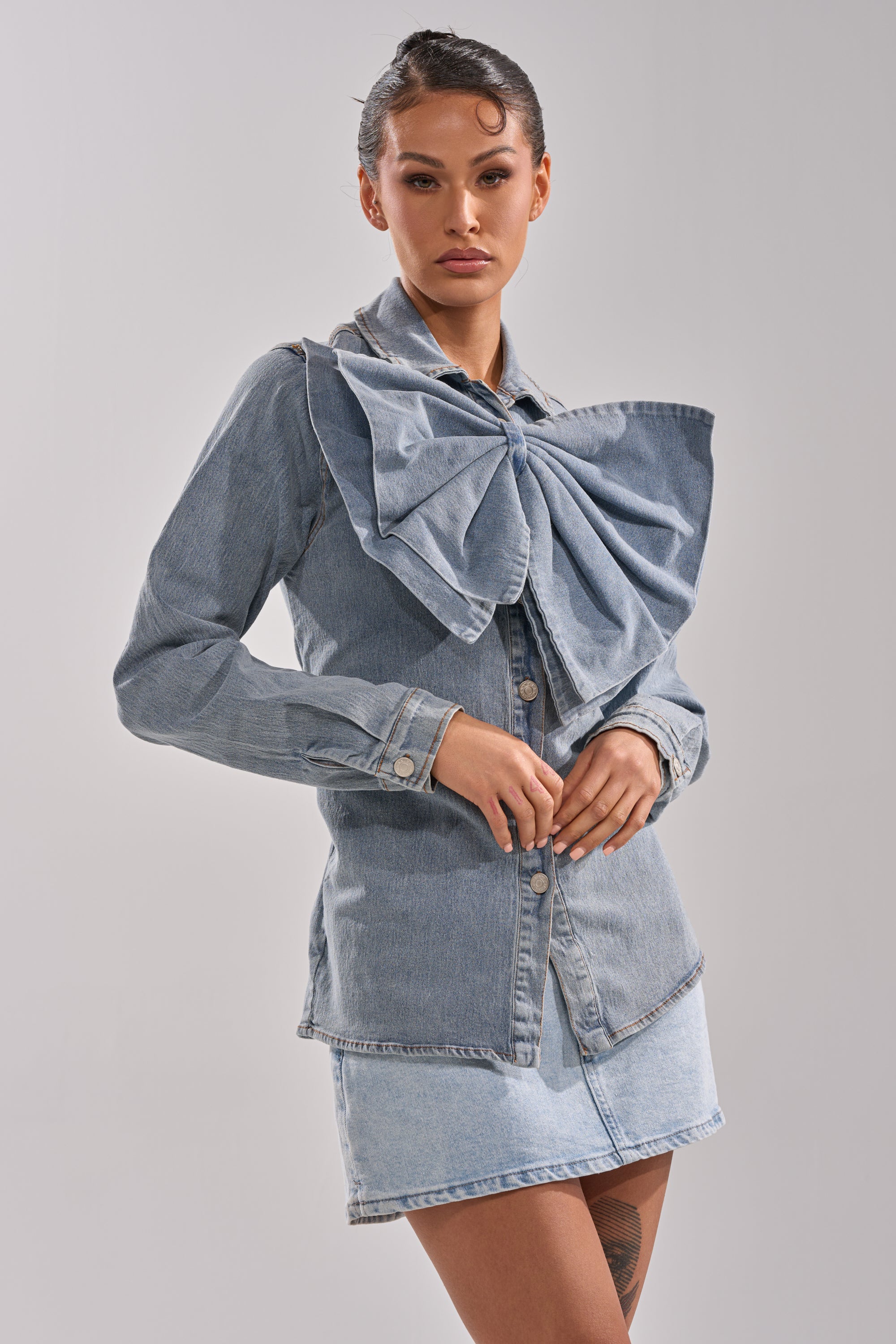 TWO-TONE BOW DENIM BUTTON DOWN SHIRT