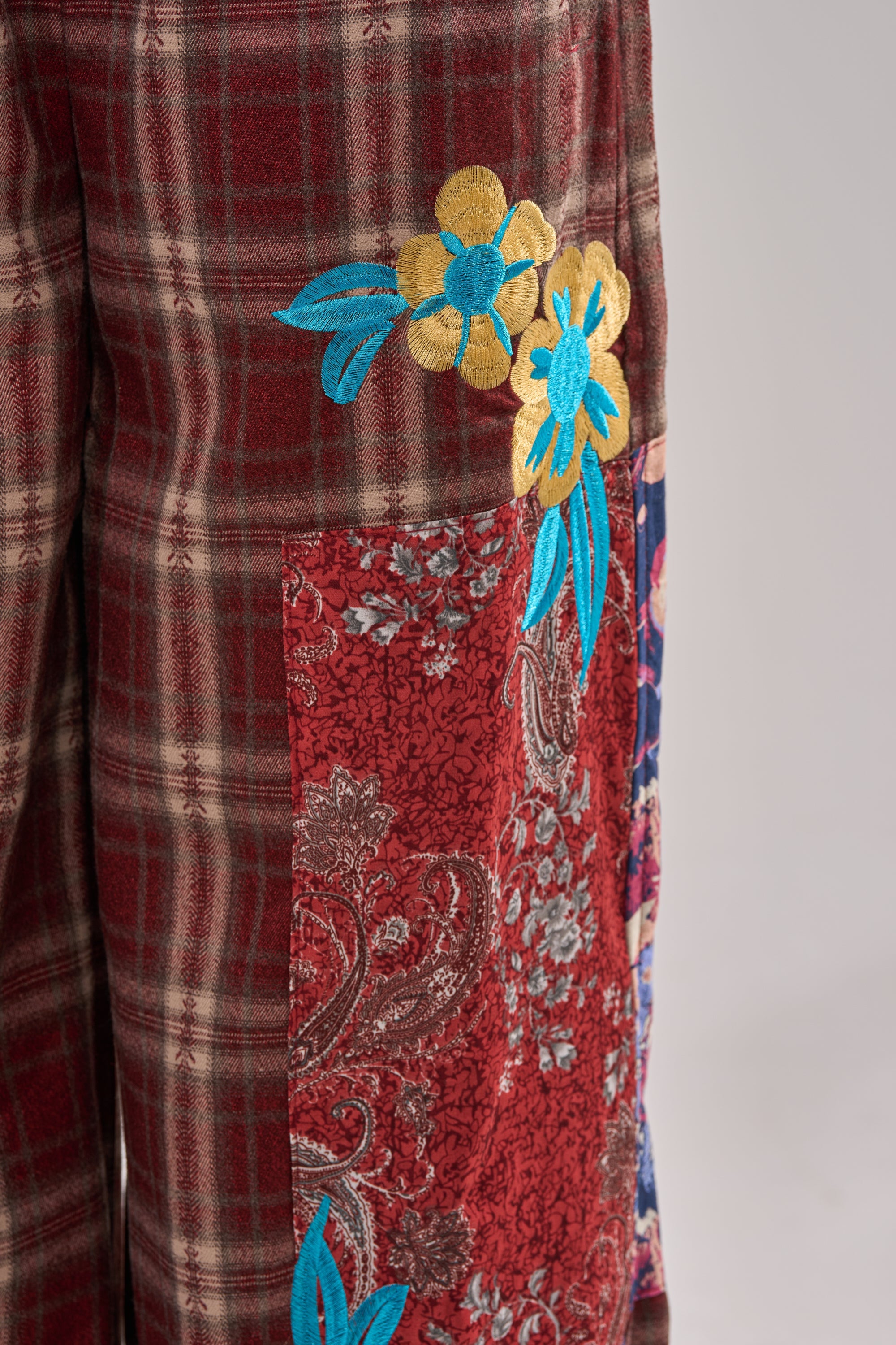KRIYSTA FLORAL PATCH PLAID PANT