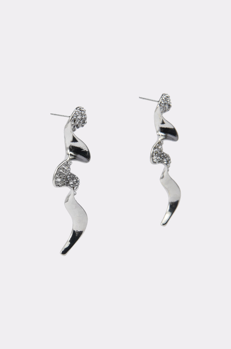 TOO WAVY EARRING IN SILVER