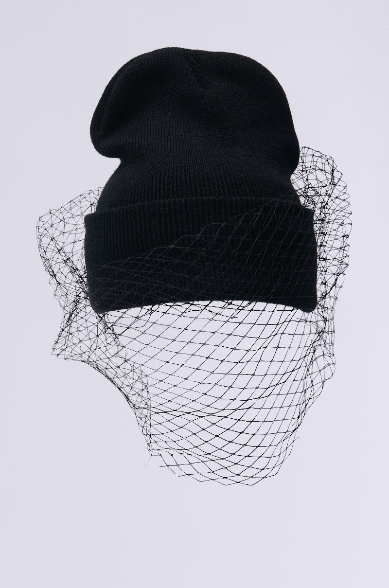 ROCKY MESH VEIL BEANIE