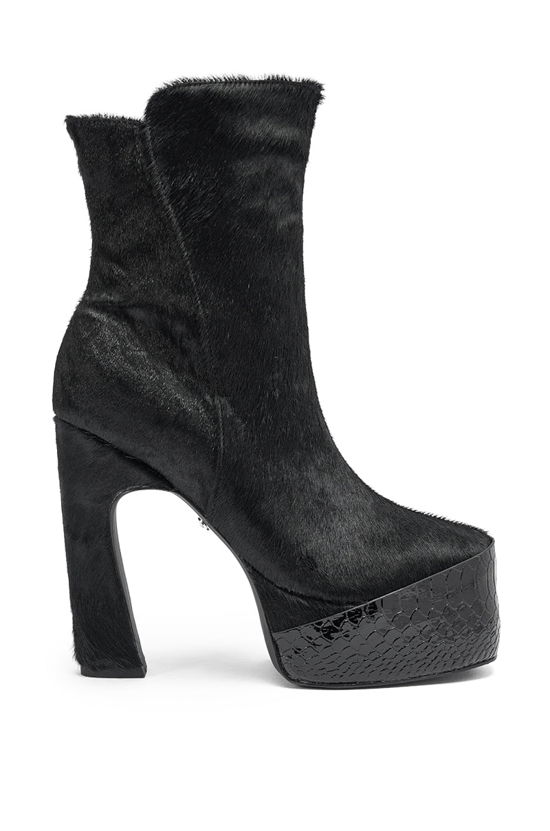 AKIRA GOLD TROT BLACK BOOTIE
